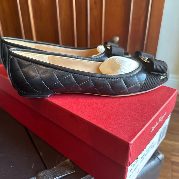 NIB Salvatore Ferragamo Black Quilted Ballet Flats Size 5B - Picture 2 of 6